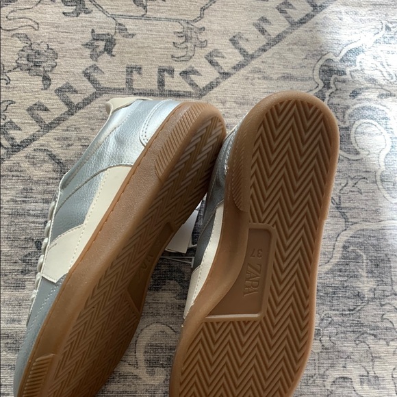 Zara Gray and Cream Sneakers - Picture 5 of 5